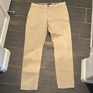 GAP Men's Khaki Chino Pants